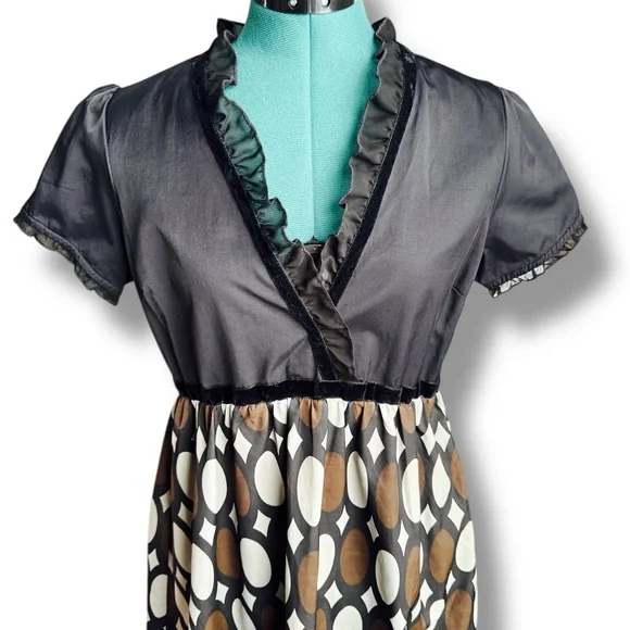 Chic Fossil Ruffled V-Neck Dress - Picture 9 of 11